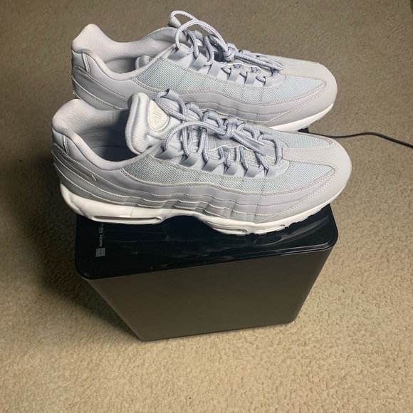 Air Max 95 Essential Wolf Gray - Picture 1 of 4